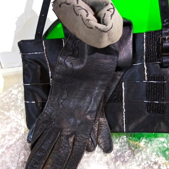 French Lambskin Leather Beautifully Embroidered Scalloped Edged Opera Gloves - Picture 5 of 6